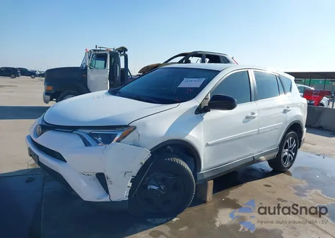 2017 Toyota Rav4 Le z USA, uszkodzony, nr VIN JTMZFREV8HJ716777